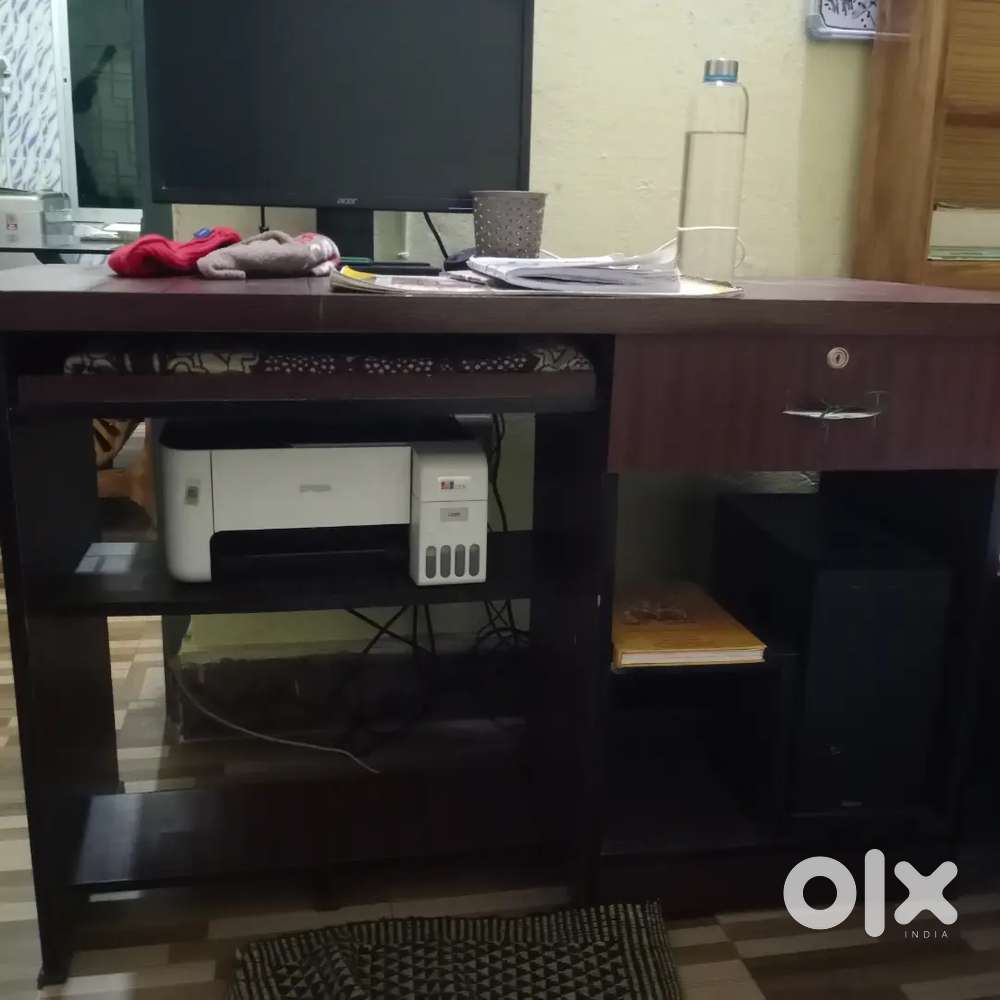 Computer with study table