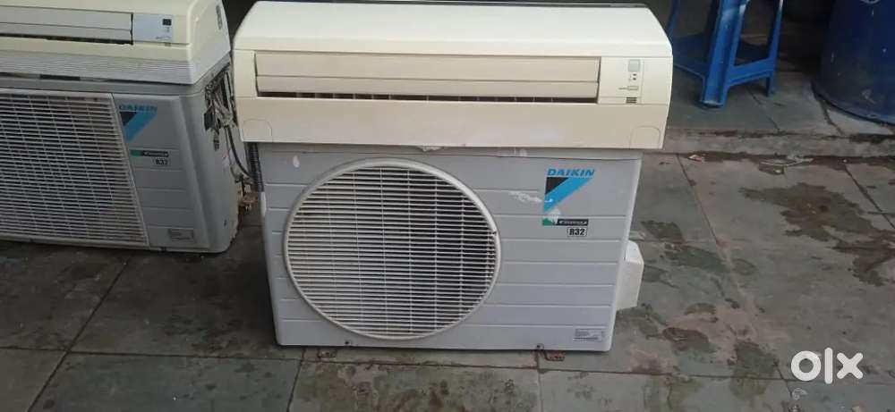 Daikin 3 star 1 ton 1.5 ton 2 year used