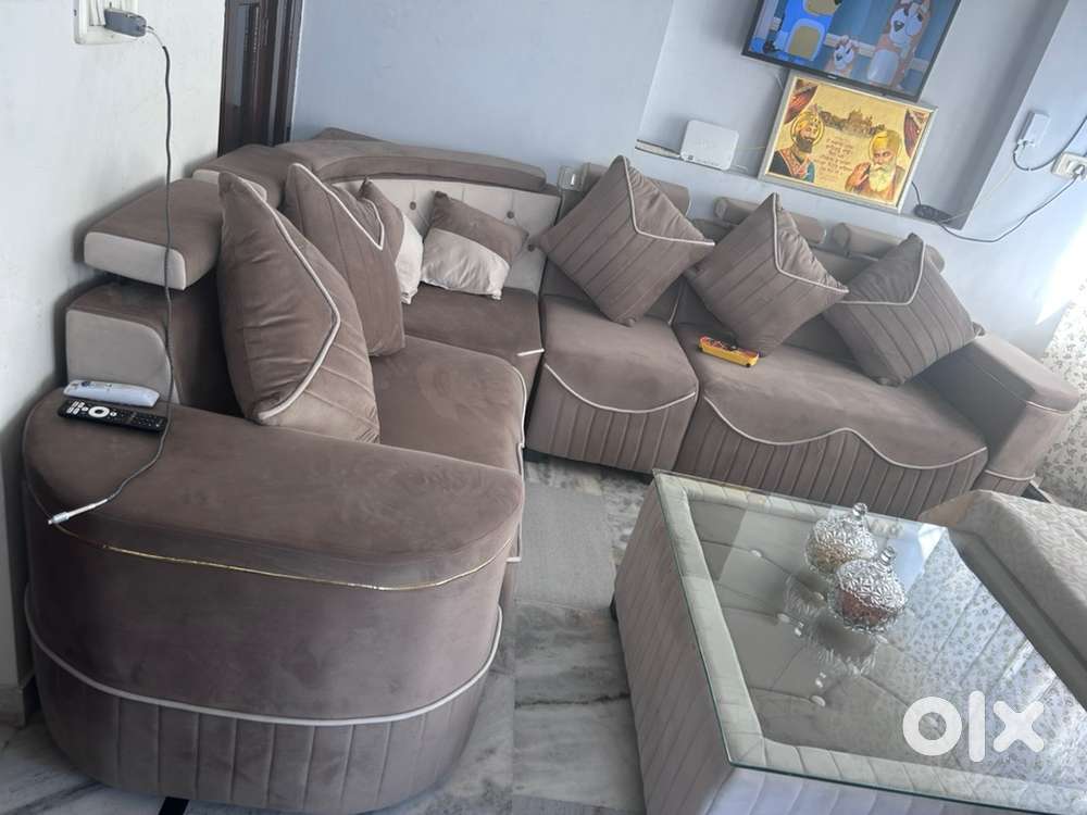 1 year Old Premium Quality 8 Sitter Sofa set