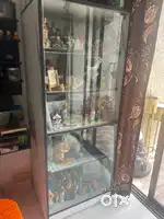 Showcase mirror
