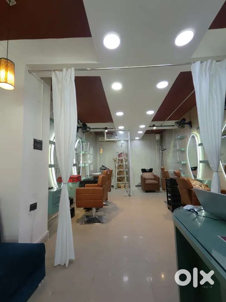 Make My Gloww Unisex Salon for Rent/Lease