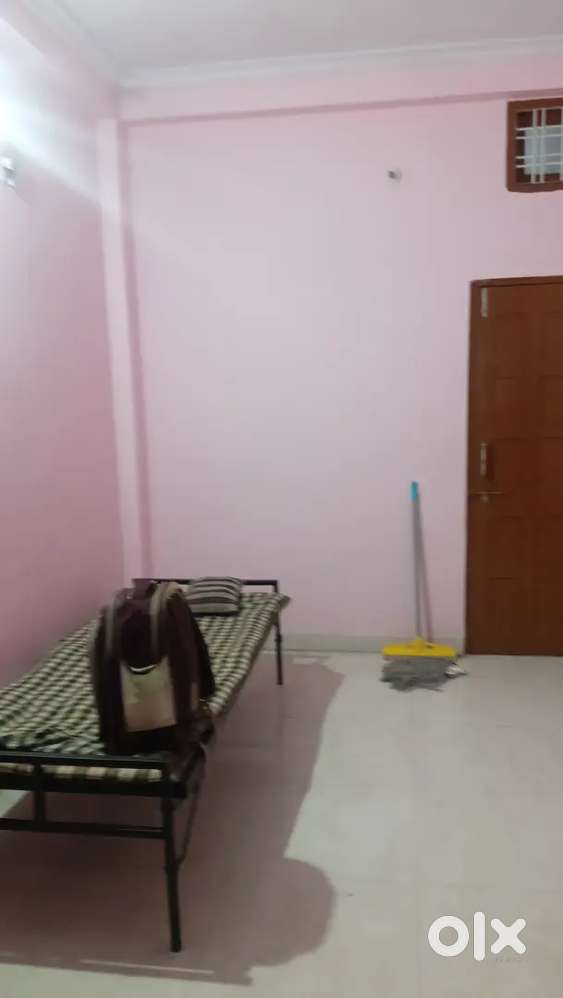 1 Room mate need