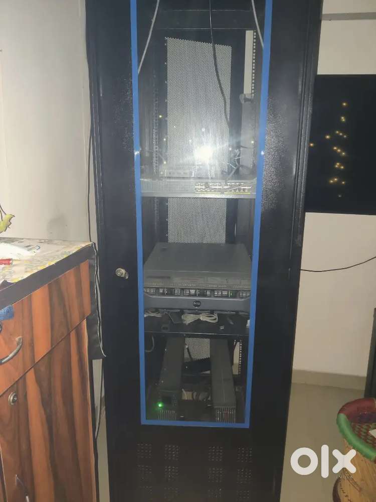 Server Rack for Sale – 600x1000mm  Top Build Quality  Like New!