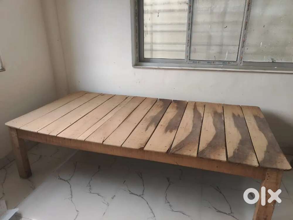 Single wooden chowki bed