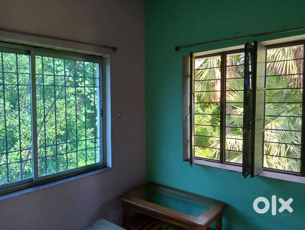 Single /Double room 2100,3 Bhk flag avlaible