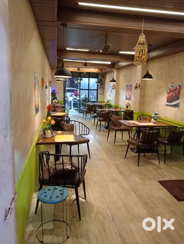 Restaurant ka pura Samanbechna hai