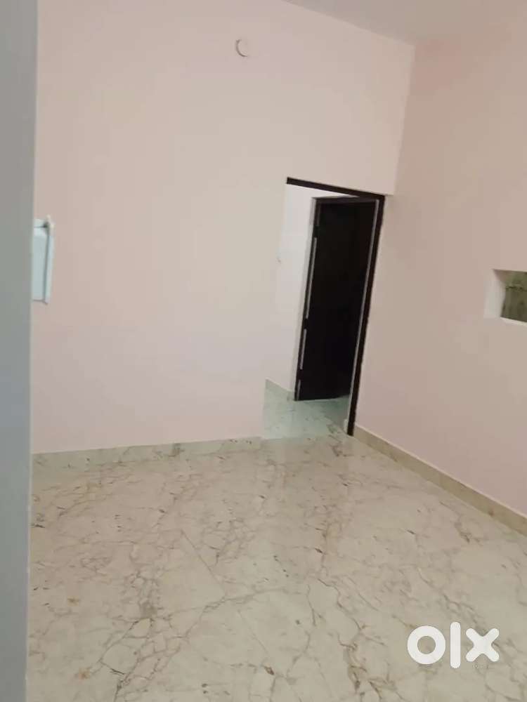 2 ROOM SET/1BHK NEWLY RENOVATED , INDEPENDENT FLOOR FOR RENT MAIN ROAD