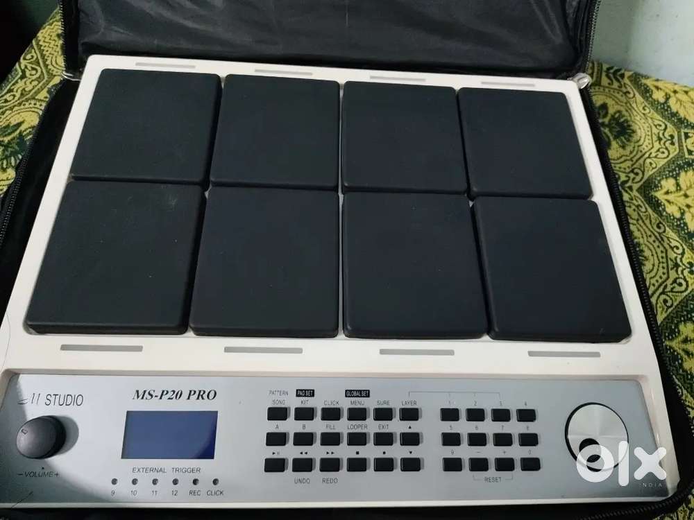 Good condition no used pad ,m studio,20pro