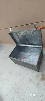 Metal storage trunk