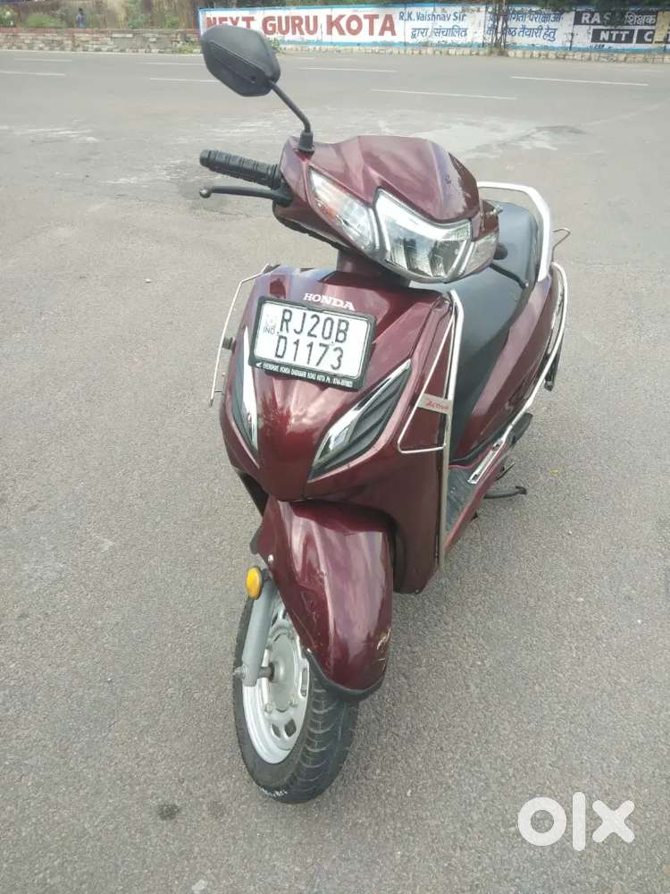 Selling my Activa 6g exilent condition