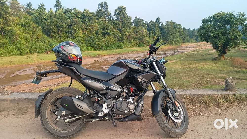 Xtreame 125r Abs Black Edition 2 month old