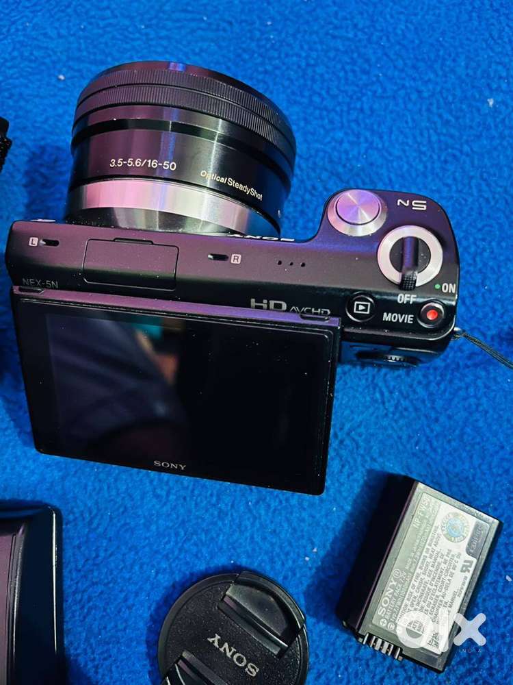 Camera Sony NEX-5N DSLR  with touch screen and two battery