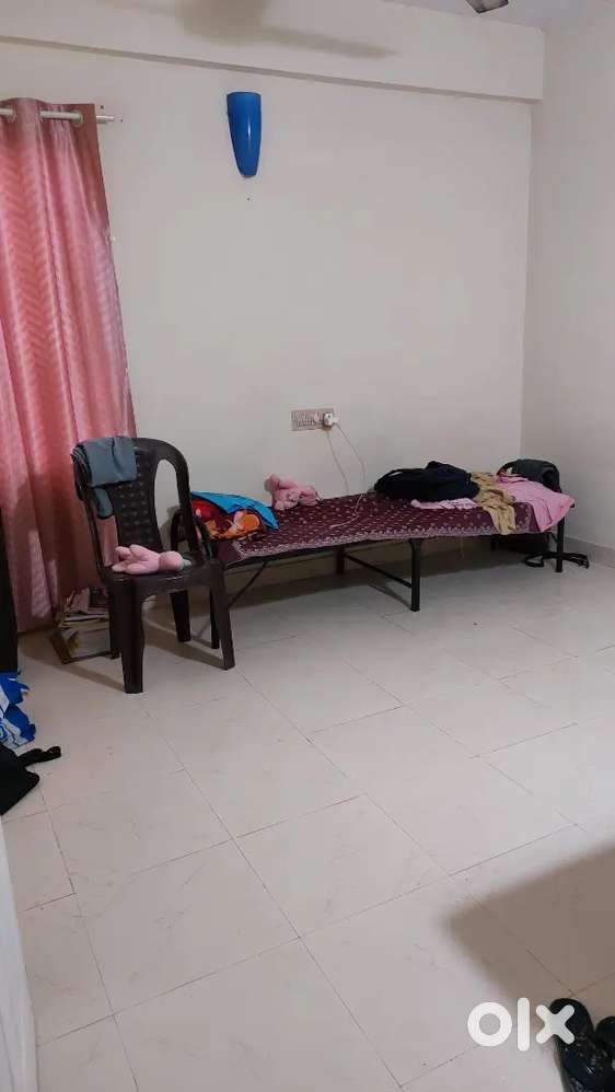 3bhk ground floor looking for  female flatmate:no deposit