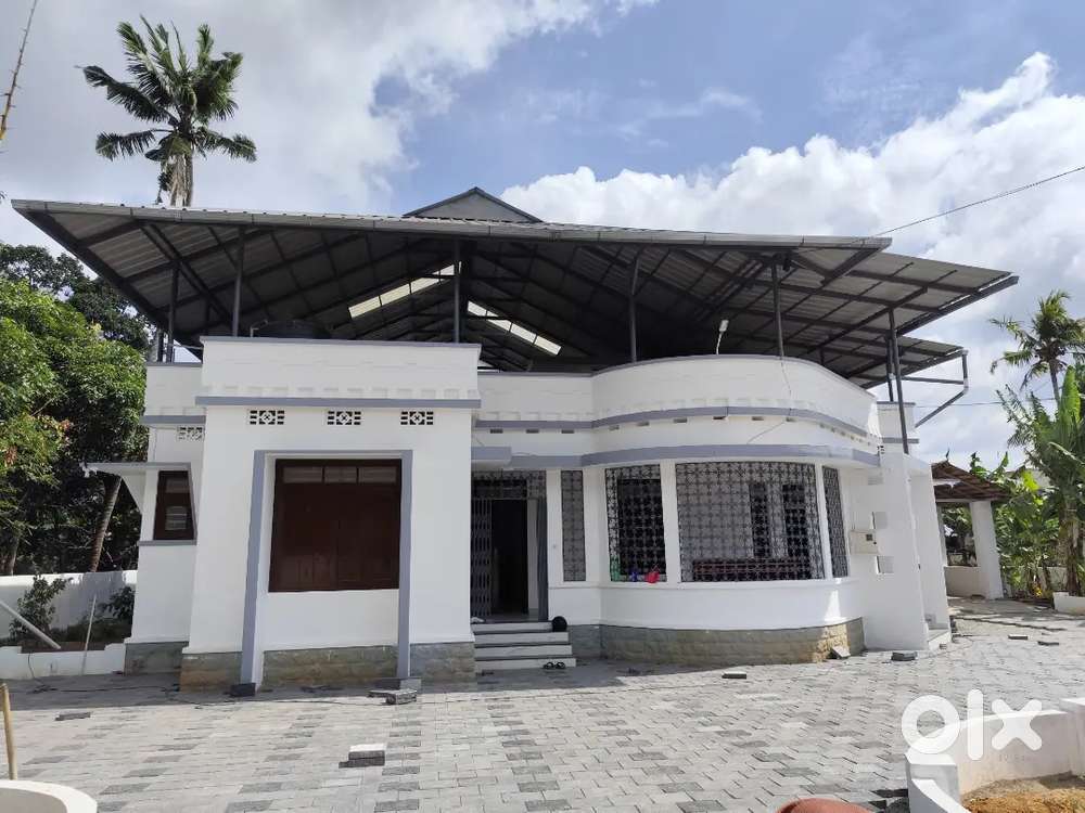 3000 sft house for ladies hostel/ play school/ ayurveda centre/etc