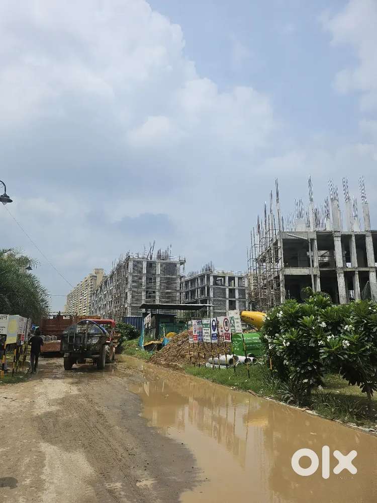 Desperate Deal  2bhk + office  sector 92