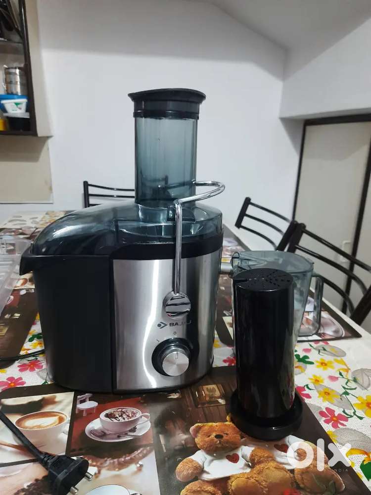 Bajaj electric juicer JEX 16 and Shinestaar electric kettle 1.2L 1000W