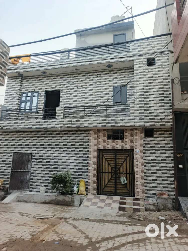 3 rooms set 2 minutes drive from veer palace