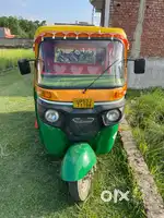 Bajaj maxima cng
