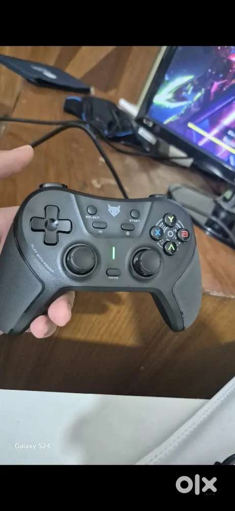 Gamepad with speaker