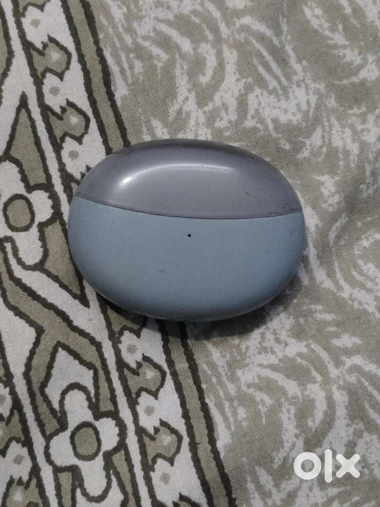 Oppo encho air2 pro air bud has been selling this is in good condition