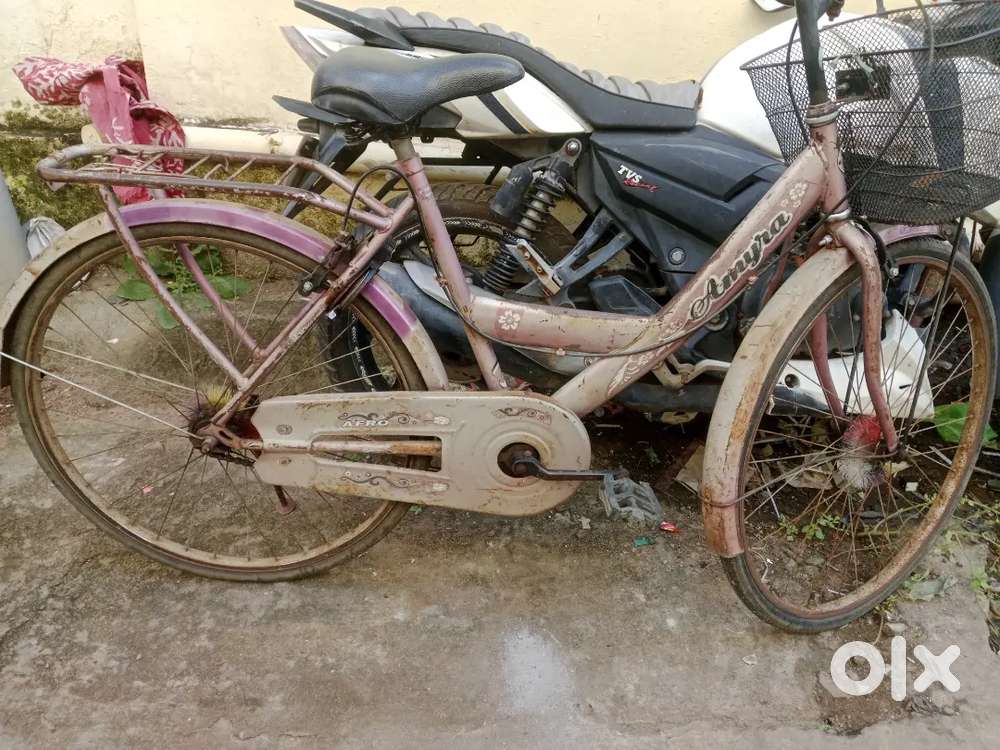 A bycycle suitable for girls