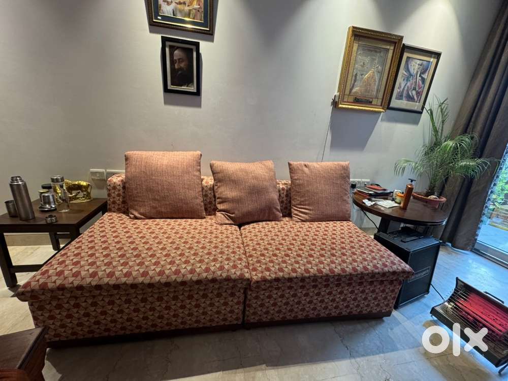Sofa Is 4seater with 6big size cushions in a brand new condition