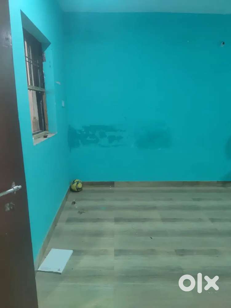 2room set in aliganj/ jankipuram