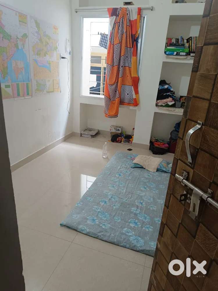 Need  a flatmate who is sincere in study