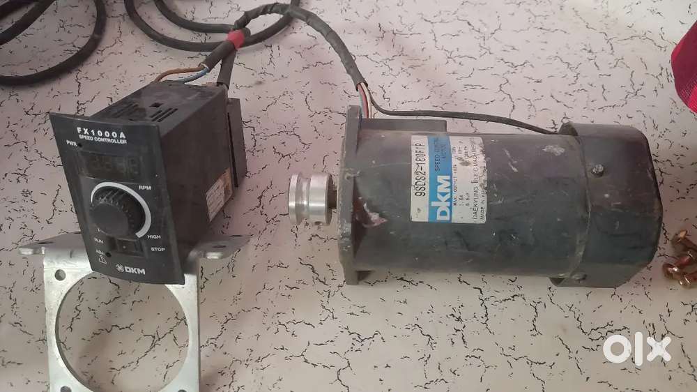 Motor with speed controller