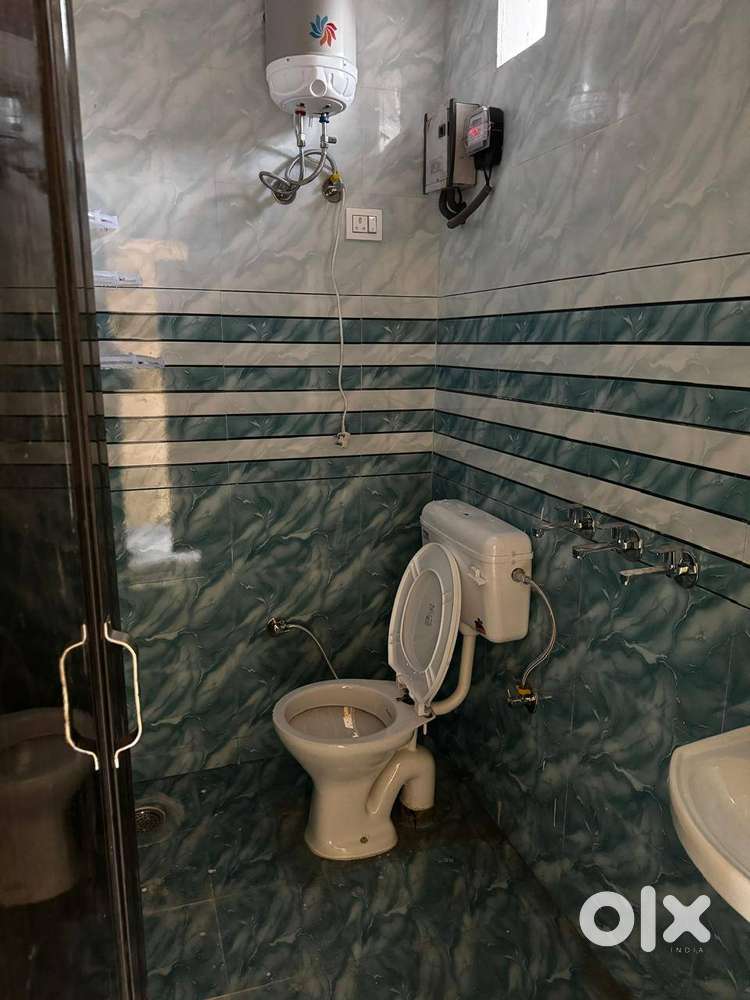 1 Hall room available for rent in sector 40-B Chandigarh