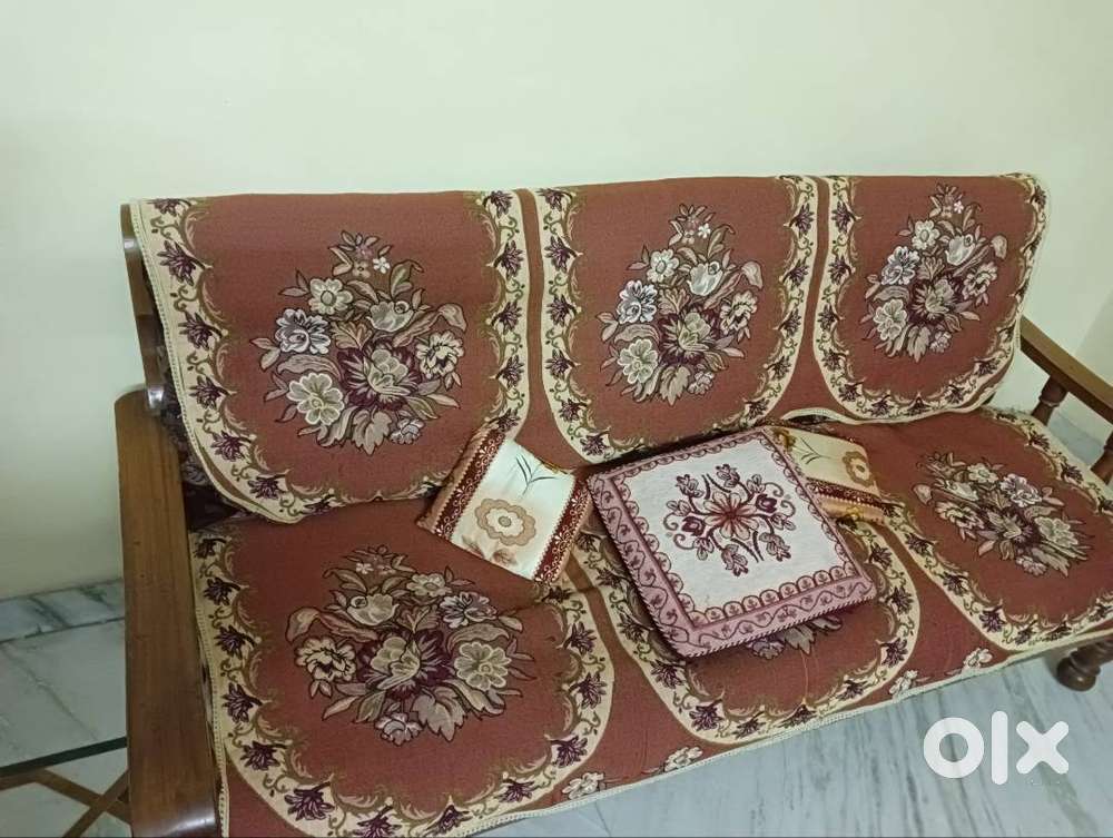 5-seater Maharaja Sofa set (3 + 1 + 1)