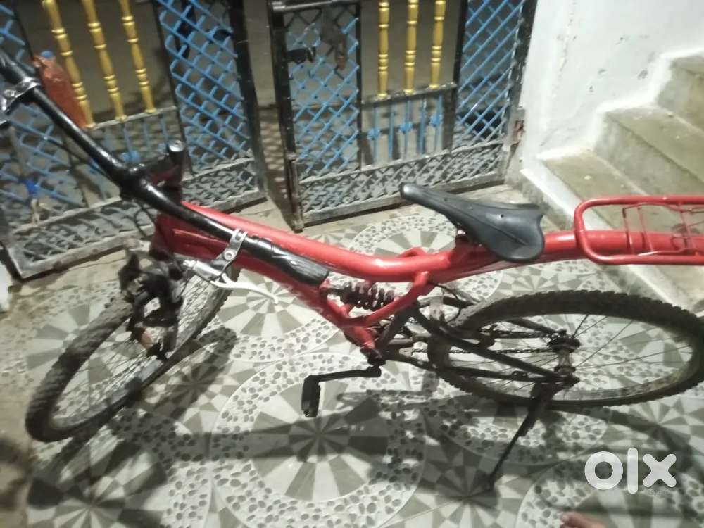 Bahut acchi cycle hai  colar red color