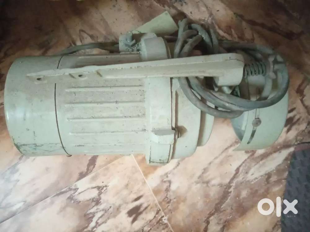 Juki  SEWING MACHINE table & motor FOR SALE