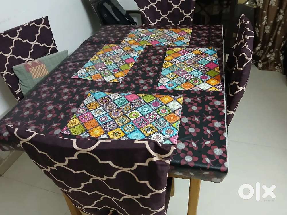 Dining table with 4 chairs heavy weight of chair and also thick table