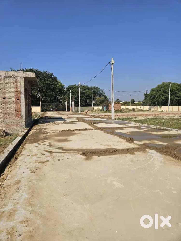 कॉर्नर प्लाट 30 फ़ीट रोड पे गेटेड सोसाइटी मे रजिस्ट्री दाखिल खारिज