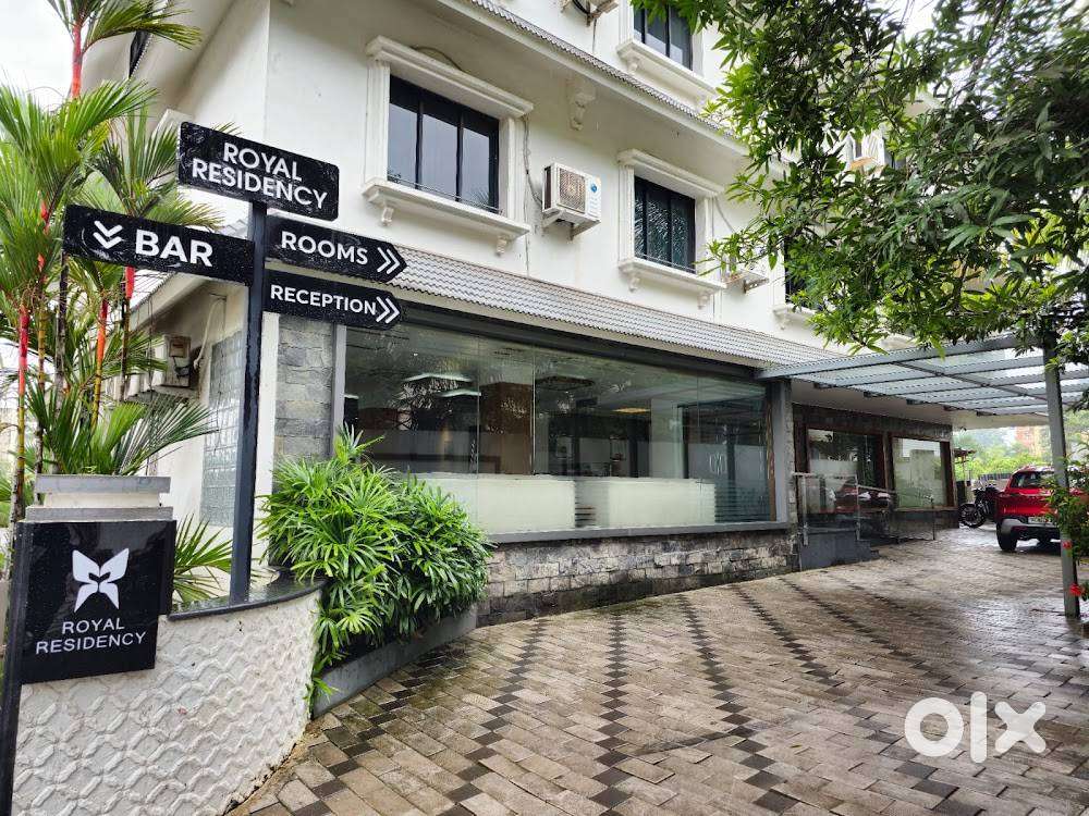 front office executive (male)