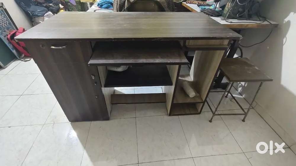 Computer table