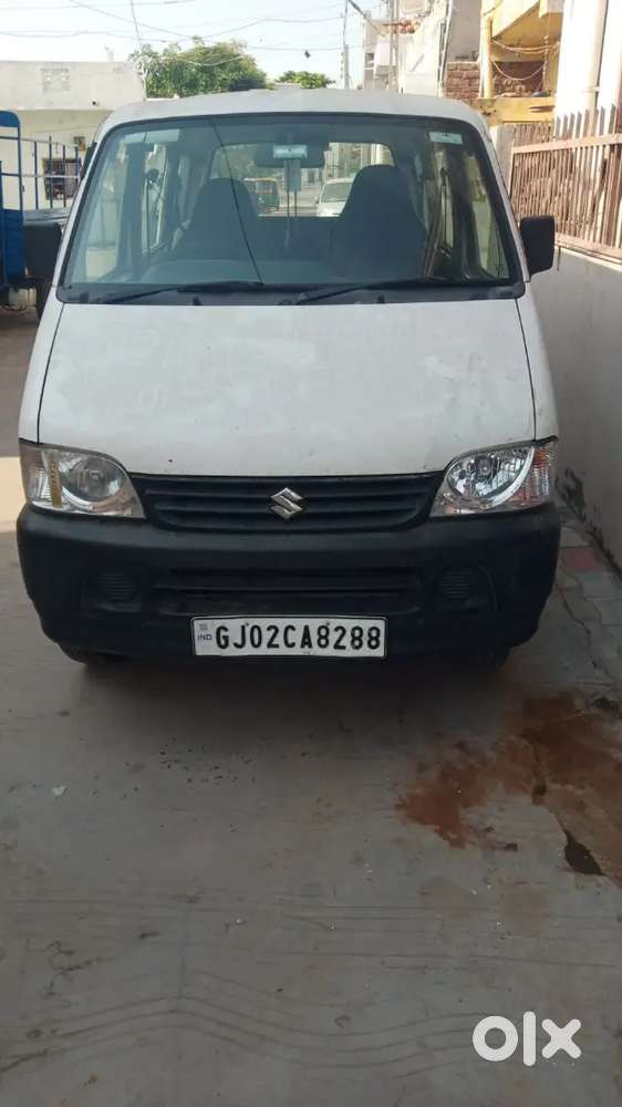 Maruti Suzuki Eeco 2016 petrol.  /.   CNG