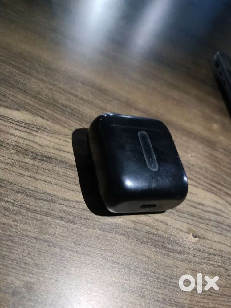 Wired and wireless earphones