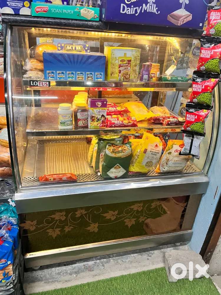 Display glass cake counter