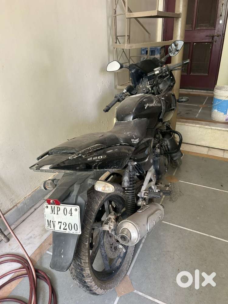 Pulser 220