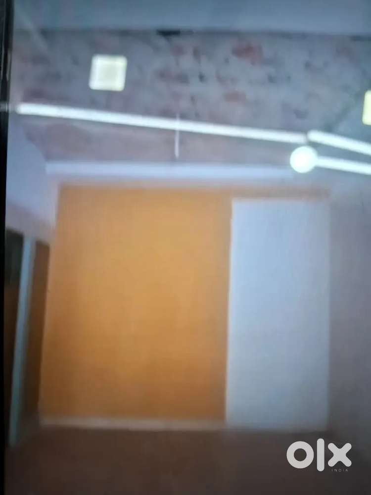 Rant par Bomby hospital ki line m 700sfeet shop