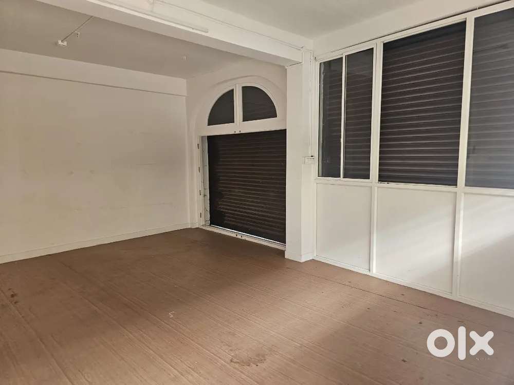 തൃശ്ശൂർ  പടിഞ്ഞാറെ കോട്ട സമീപം  275 sqft  ഓഫീസ് മുറി  12000  rent