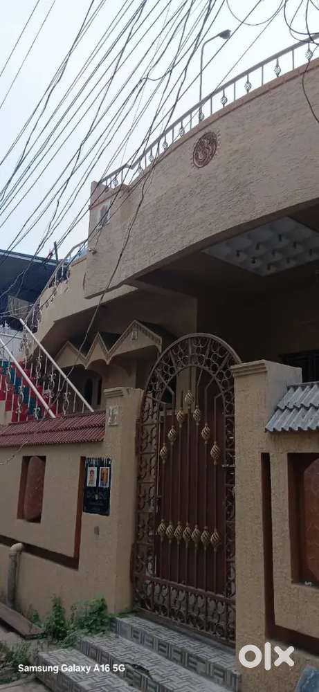 Individual house just walkble to main road
