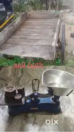 Ye rahdi or traju bikau hai or sath me chen bhi hai rahdi me dalnewali