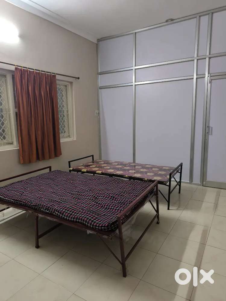 PG available for girls in juna Bilspur Single Double three bed sharing