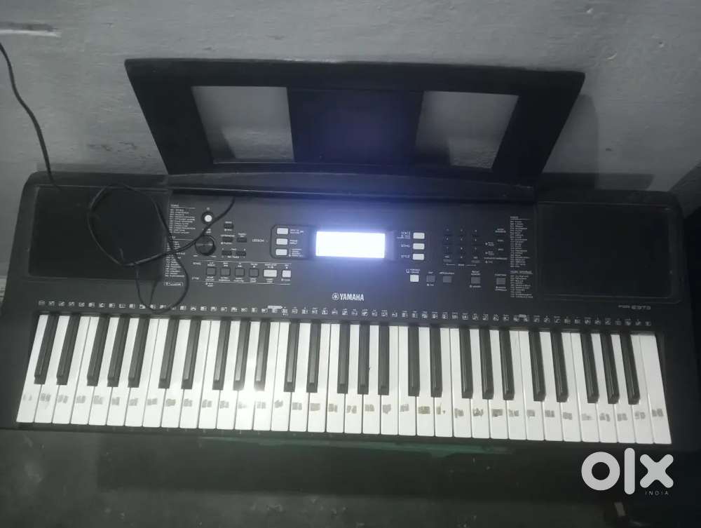 Yamaha music keyboard e373 digital