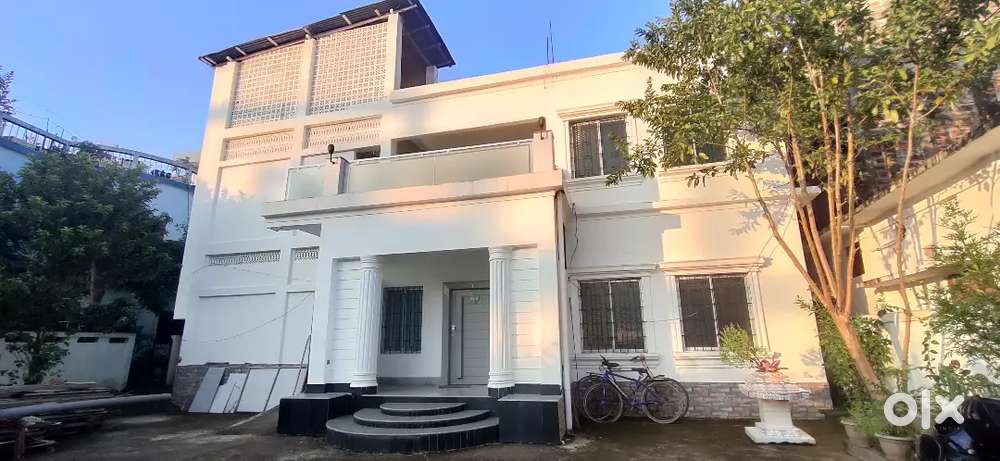 Single and double rooms are available