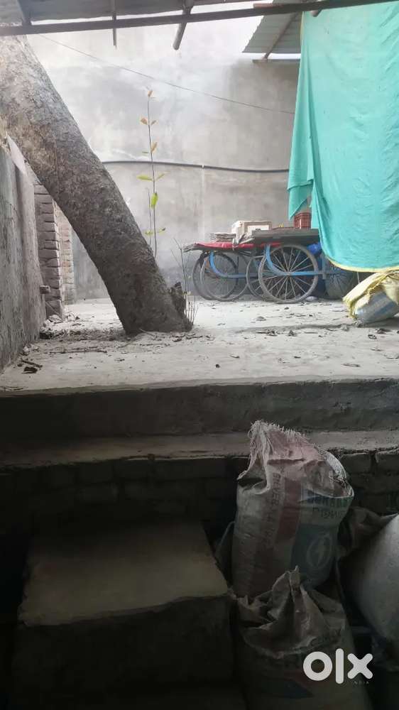 This property in on main road