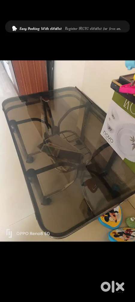 Table Glass and steel base